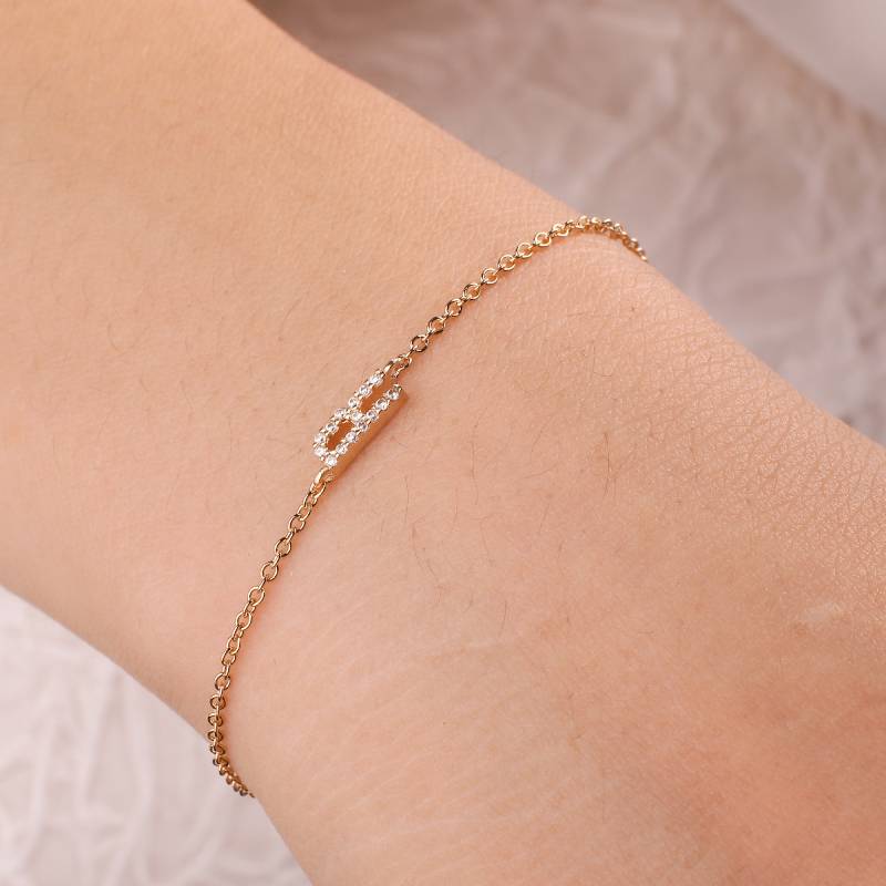 Das Skinny Diamond Initialenarmband