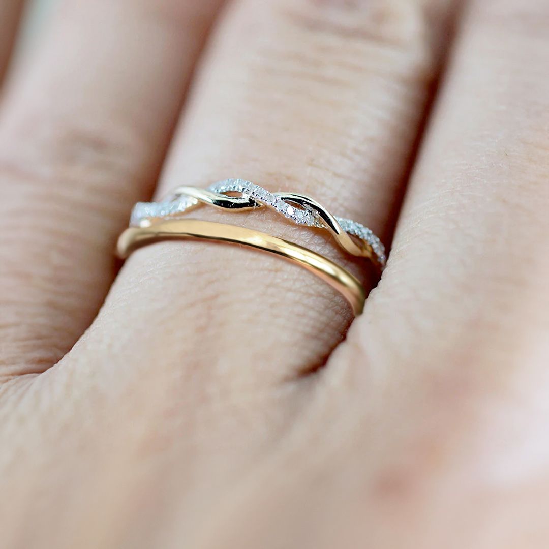 Zierlicher Stapelring mit Pavé-Twist