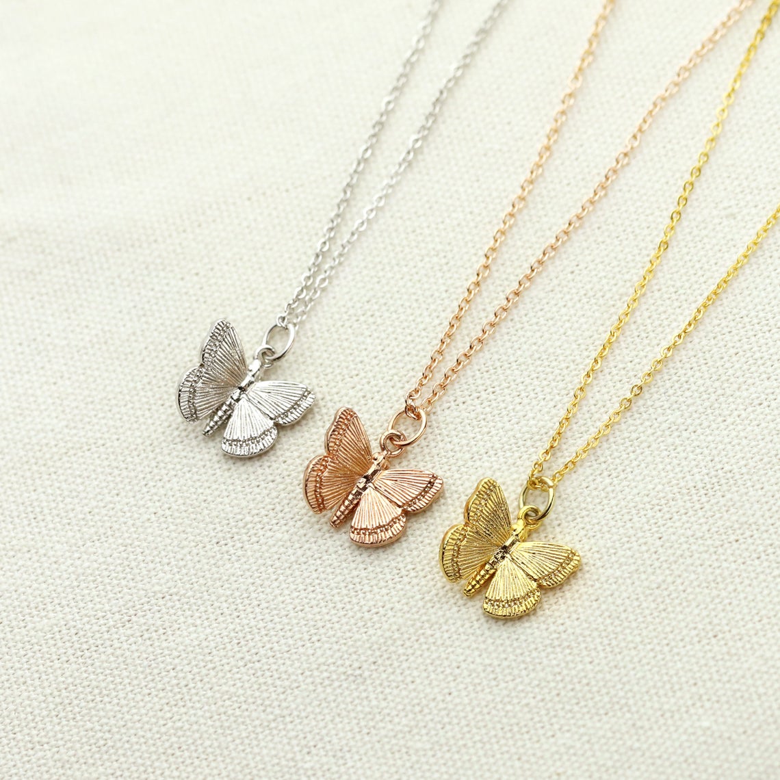 Collana con ciondolo a farfalla