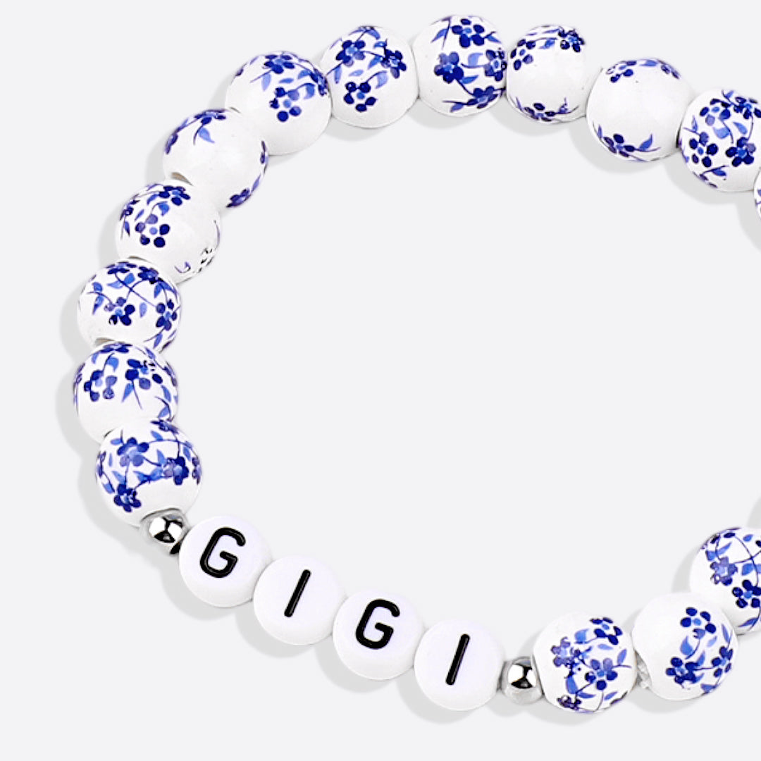 Bracciale con nome personalizzato in porcellana blu e perline floreali