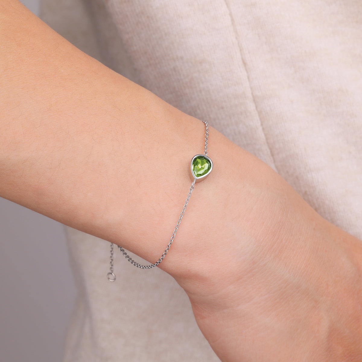 Teardrop Birthstone Bracelet in 925 sterling silver with August birthstone