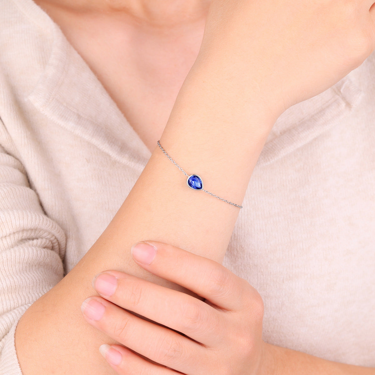 Teardrop Birthstone Bracelet in 925 sterling silver with September birthstone