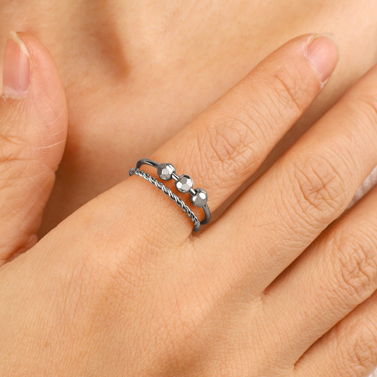 Zierlicher stapelbarer Perlen-Fidget-Ring-Set