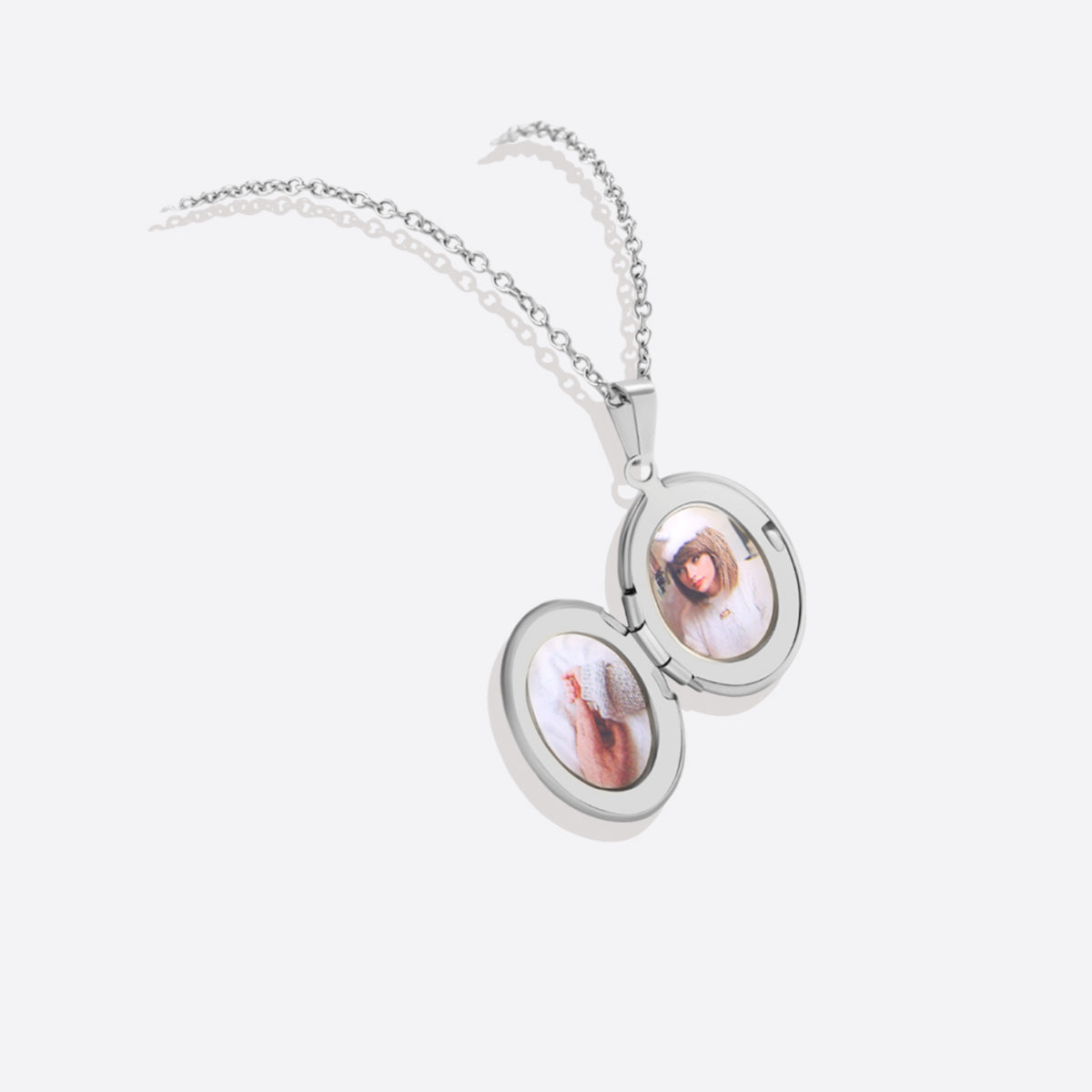 Collana portafoto ovale incisa