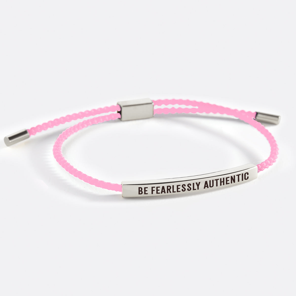 Sei furchtlos authentisch. Inspirierendes Armband.
