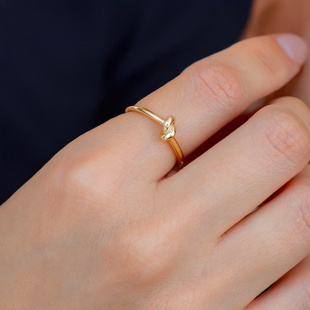 Klassischer Goldknotenring
