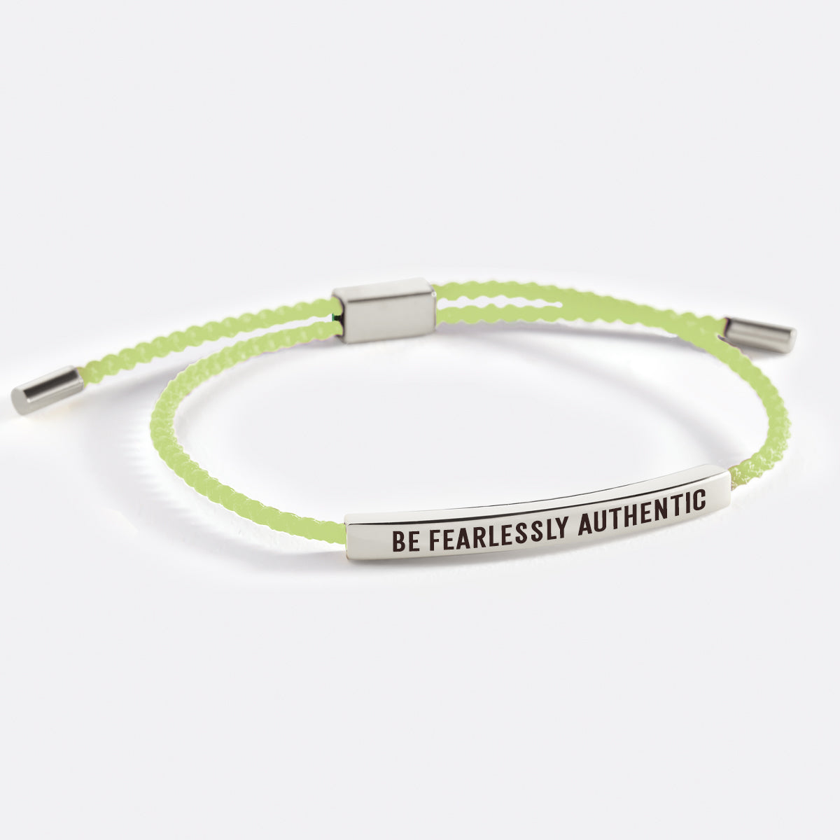 Sei furchtlos authentisch. Inspirierendes Armband.