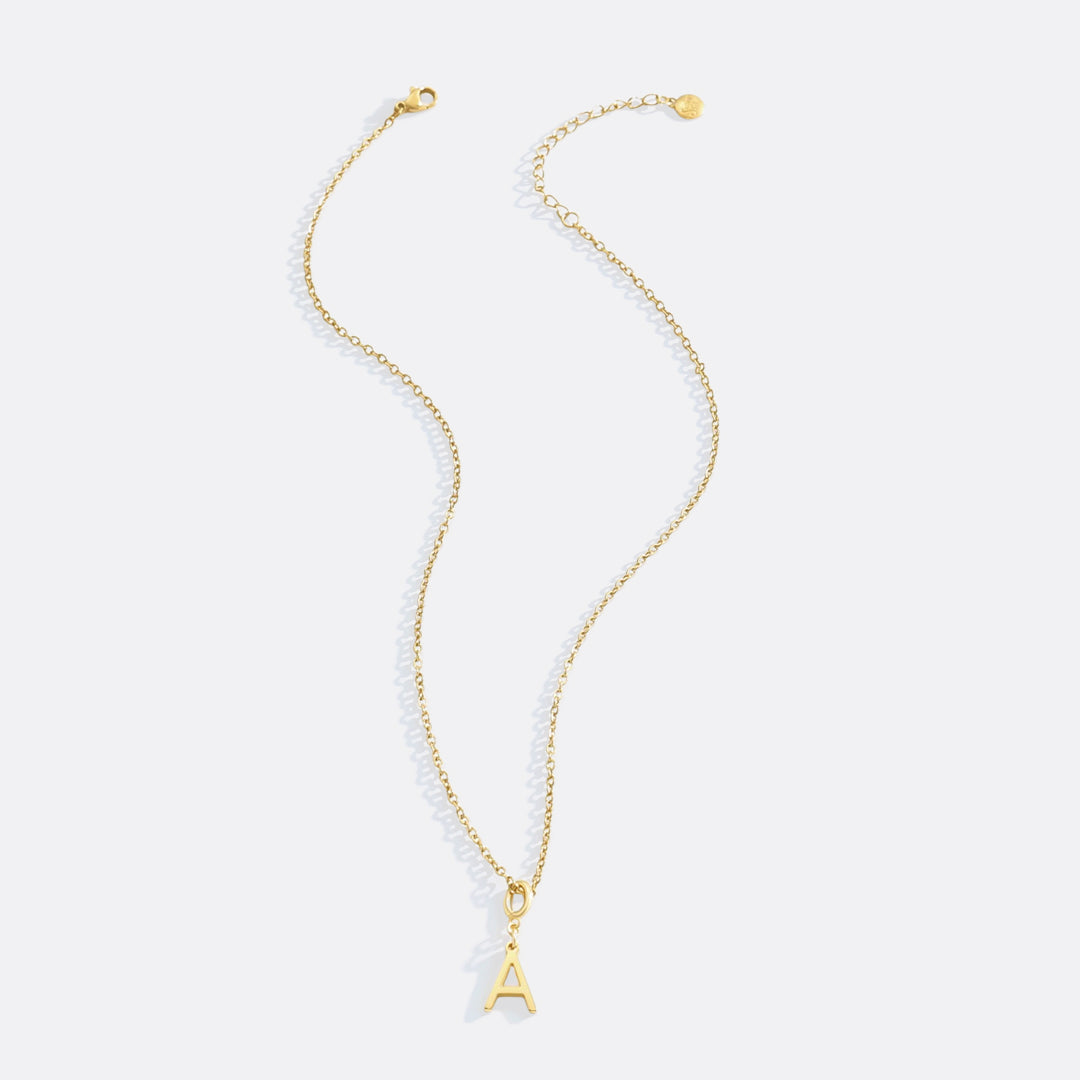Collana con ciondolo iniziale minimalista