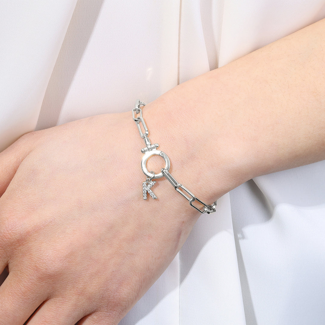 Mintfarbenes Büroklammer-Armband mit Pavé-Initialen-Anhänger