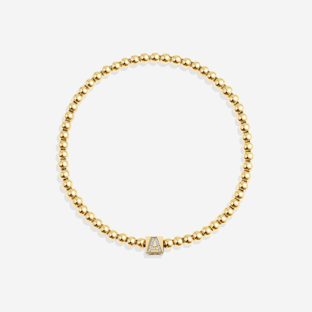 Bracciale con iniziale a blocchi e perline dorate