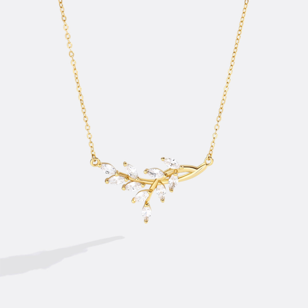 Collana pendente a foglia con pietra portafortuna