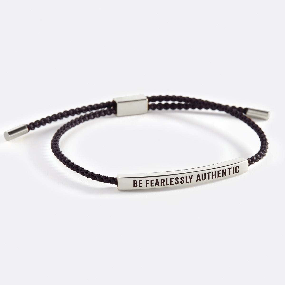 Sei furchtlos authentisch. Inspirierendes Armband.
