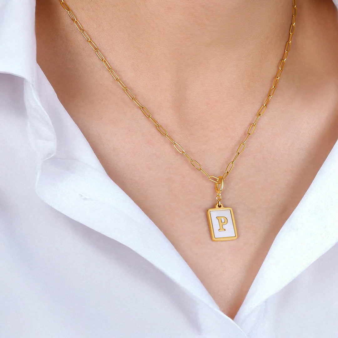 Collana con iniziale in madreperla | Catena Paperclip