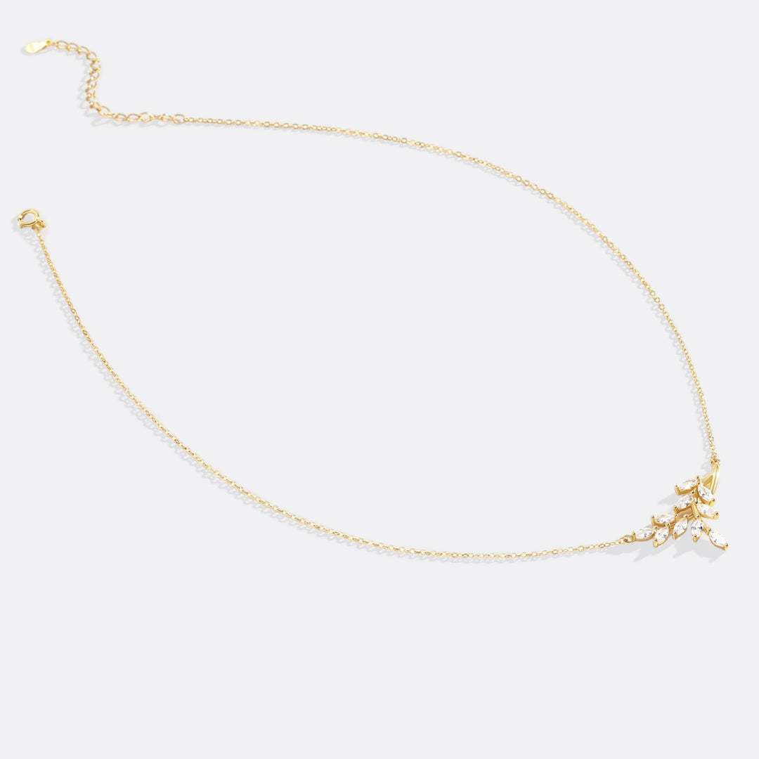 Collana pendente a foglia con pietra portafortuna