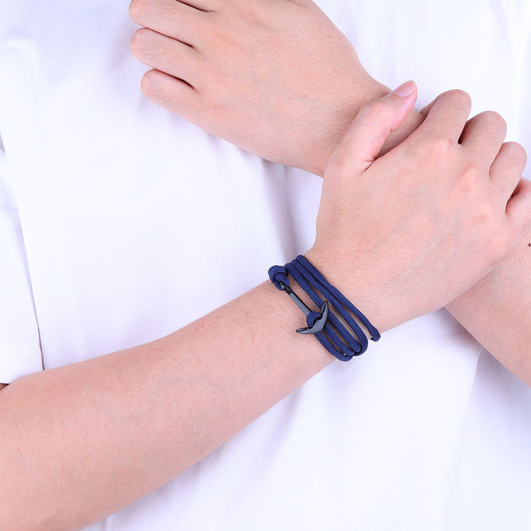 Bracciale con cordino infinito