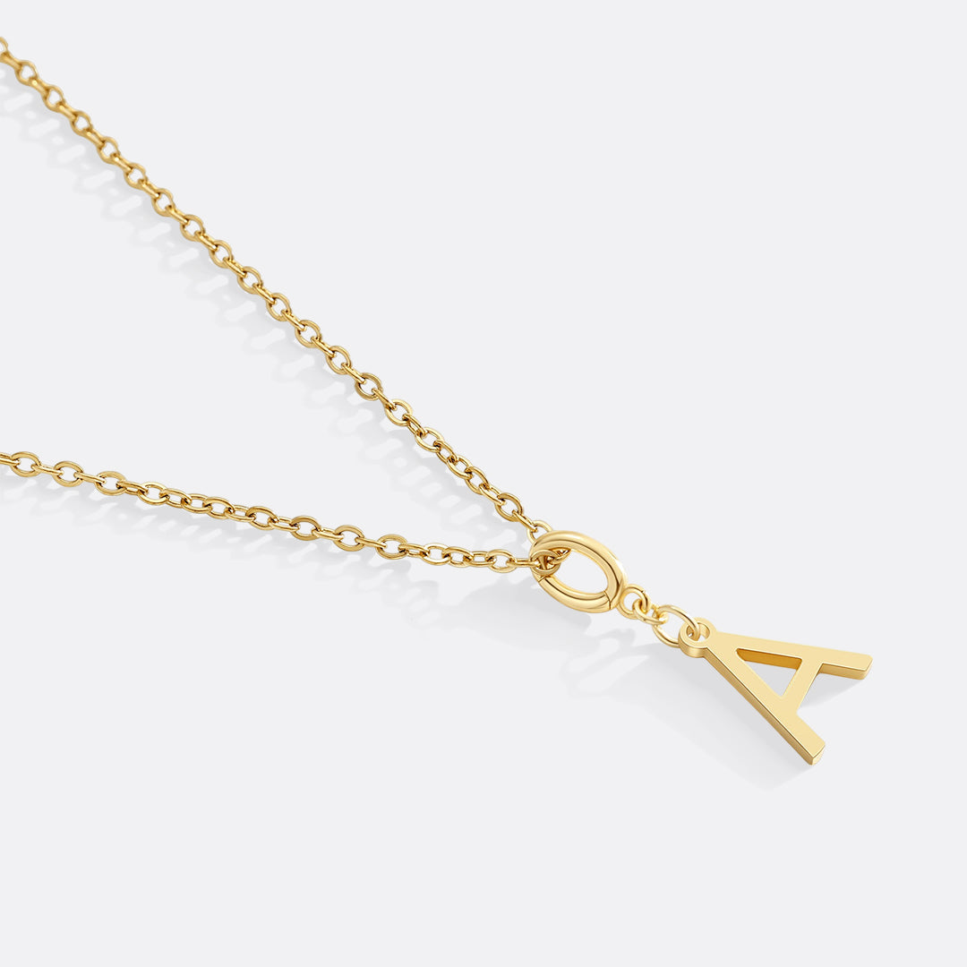 Collana con ciondolo iniziale minimalista