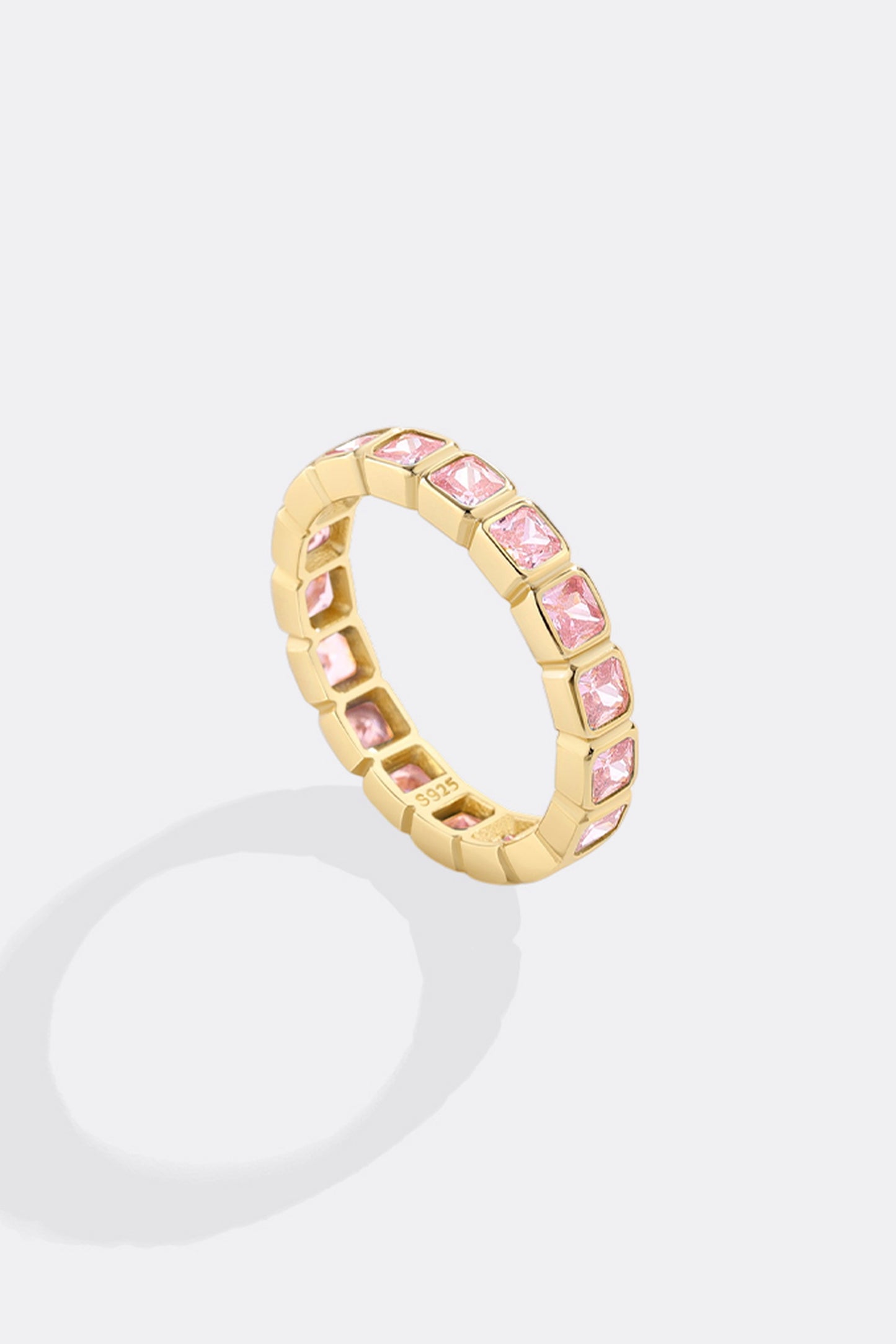 Smaragdgeschliffener Geburtsstein-Eternity-Ring