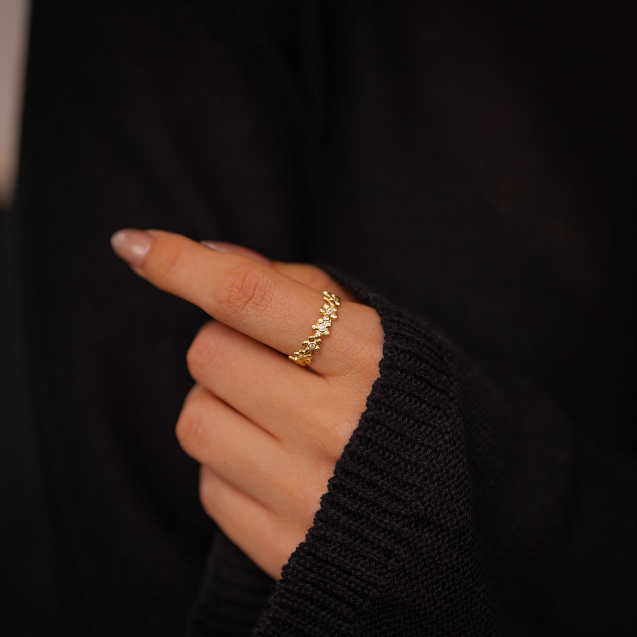 Eternity-Ring mit Diamanten und Gänseblümchen
