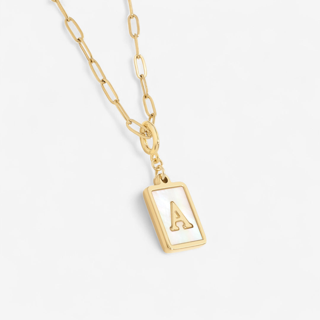 Collana con iniziale in madreperla | Catena Paperclip