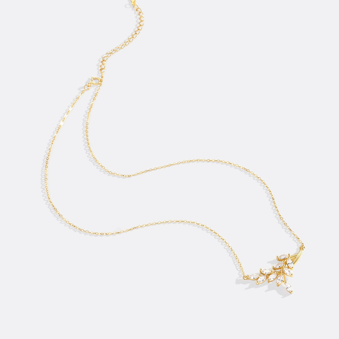 Collana pendente a foglia con pietra portafortuna