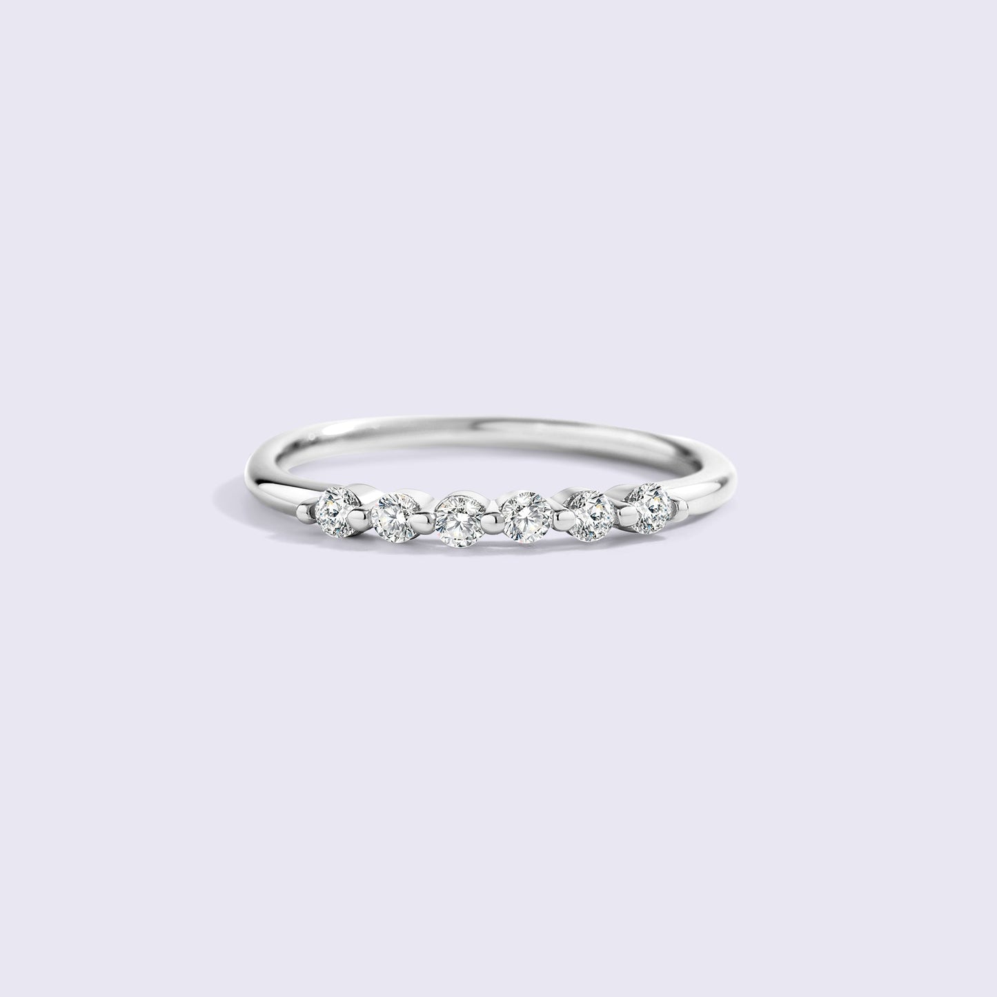 Brillanter, schwebender Diamantring