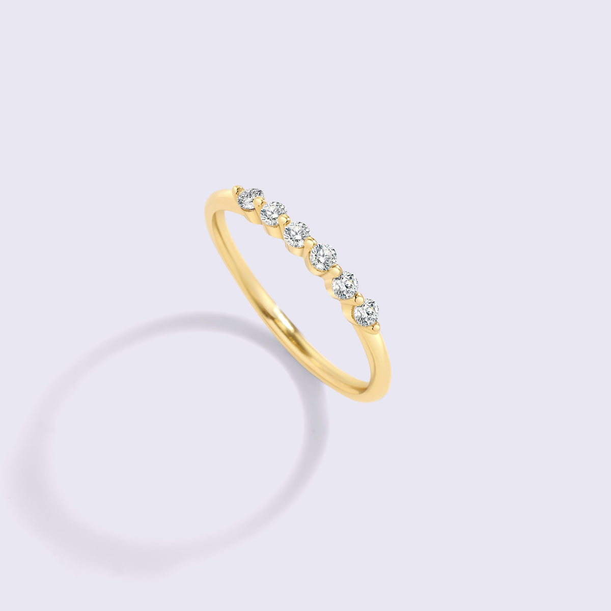 Brillanter, schwebender Diamantring