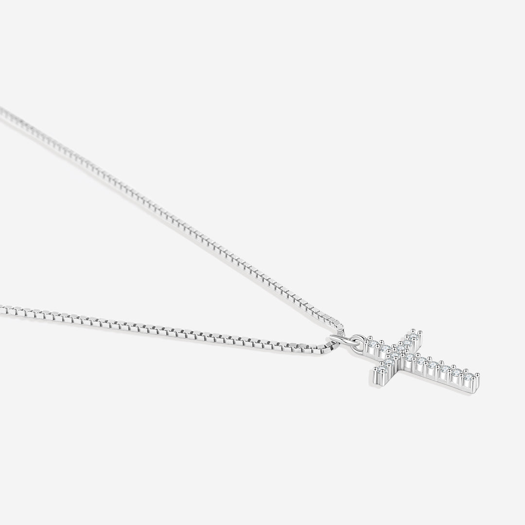 Halskette mit Pavé-Kreuzanhänger
