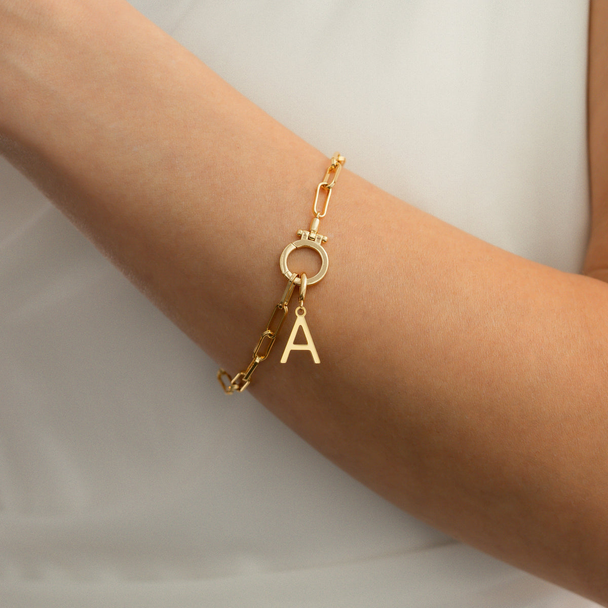 Collana con ciondolo iniziale minimalista