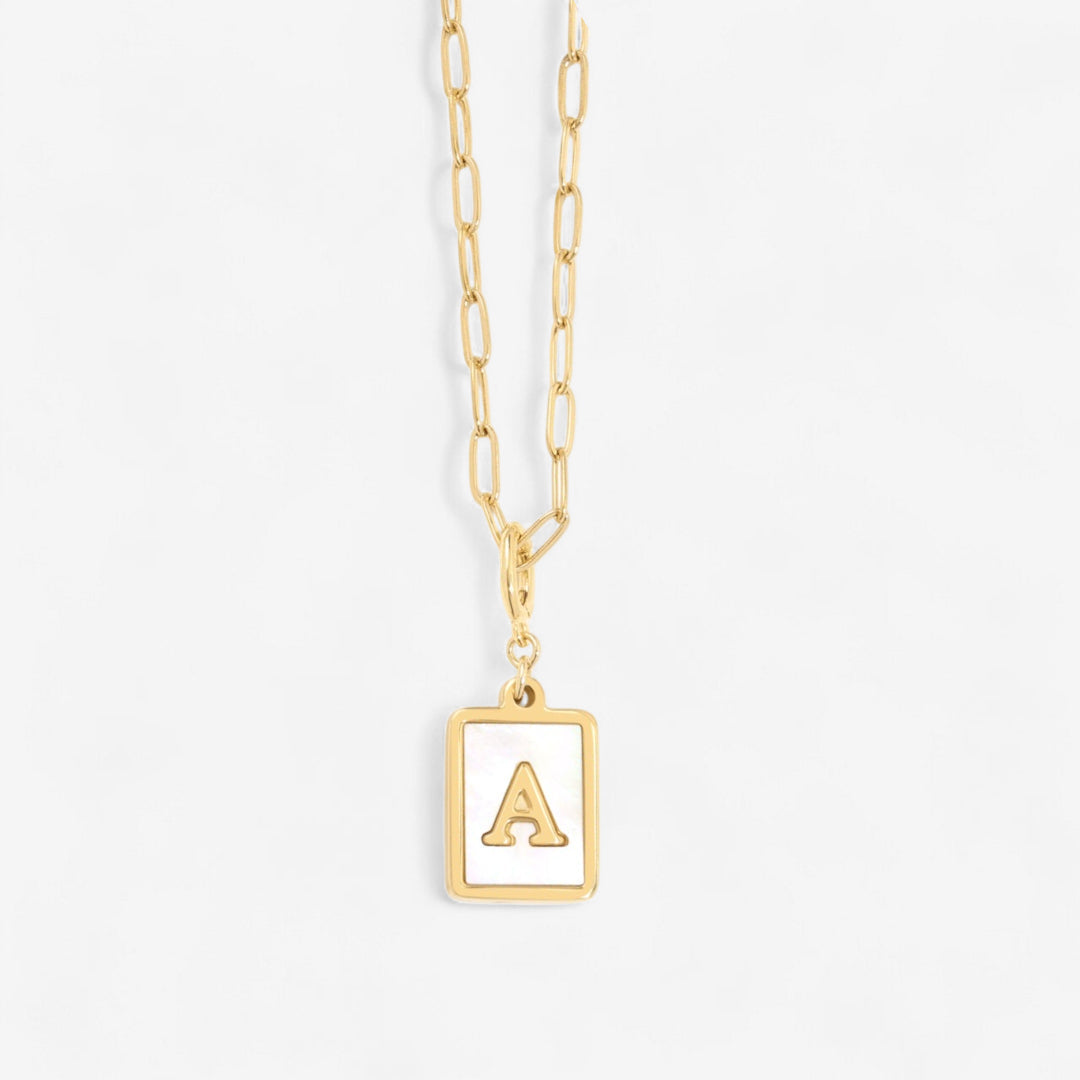 Collana con iniziale in madreperla | Catena Paperclip