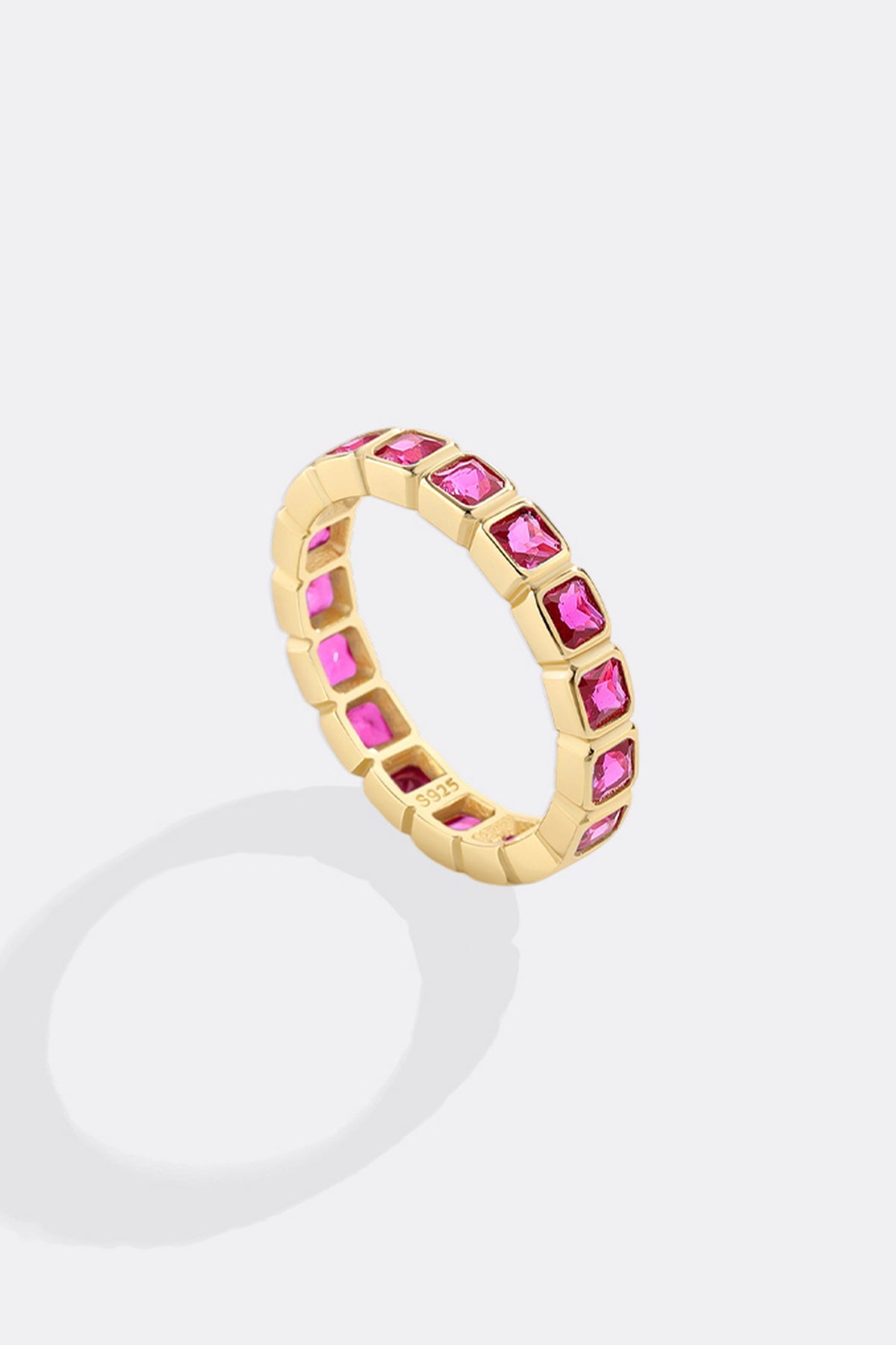 Smaragdgeschliffener Geburtsstein-Eternity-Ring