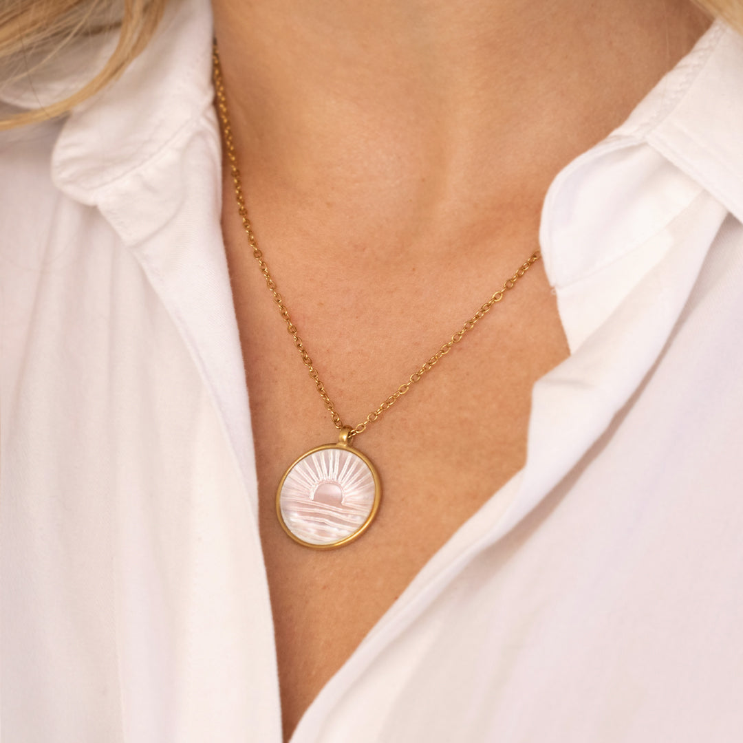Collana con pendente Alba di Madreperla