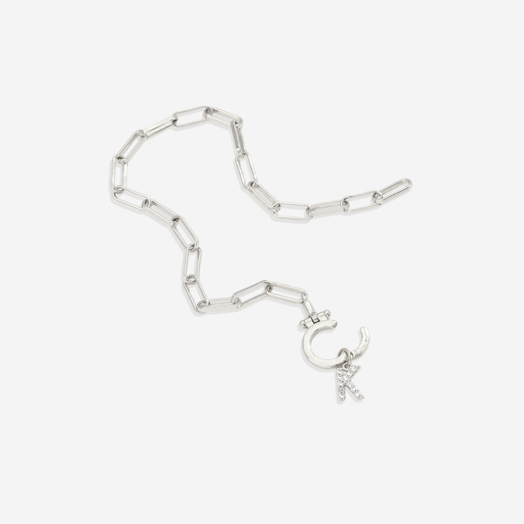Mintfarbenes Büroklammer-Armband mit Pavé-Initialen-Anhänger