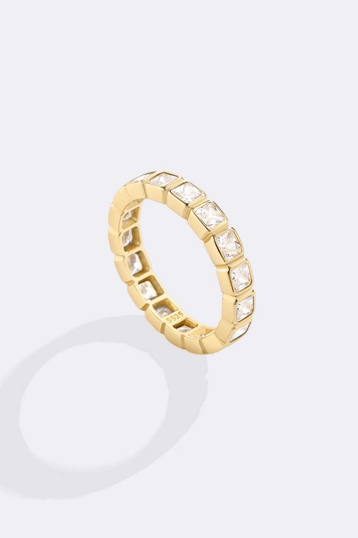 Smaragdgeschliffener Geburtsstein-Eternity-Ring