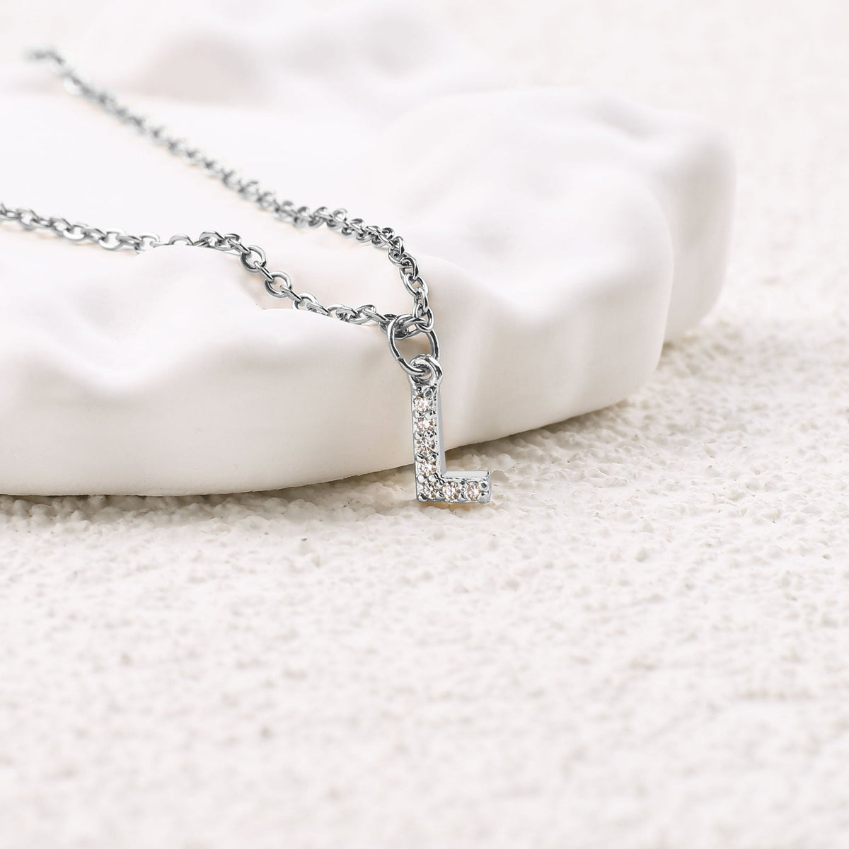 Halskette mit Initiale aus Sterlingsilber und Pavé