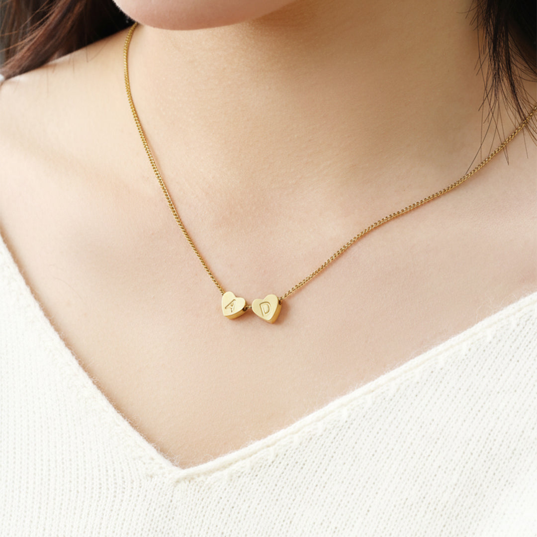 Collana iniziale a cuore impilabile delicata