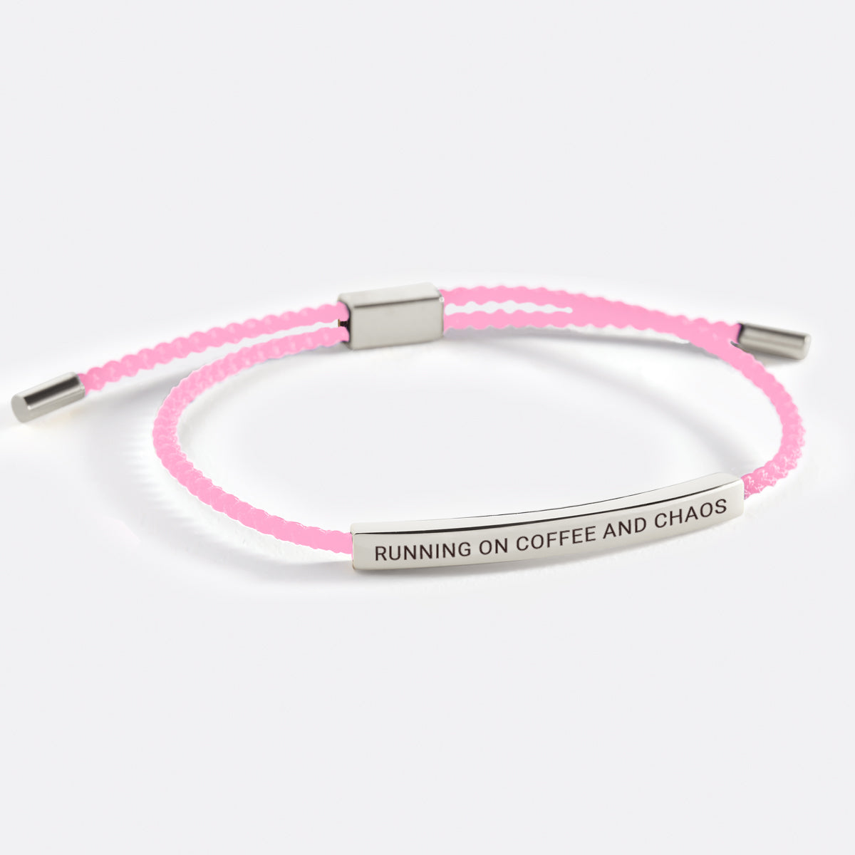 Inspiriere-Armband "Läuft auf Kaffee und Chaos"