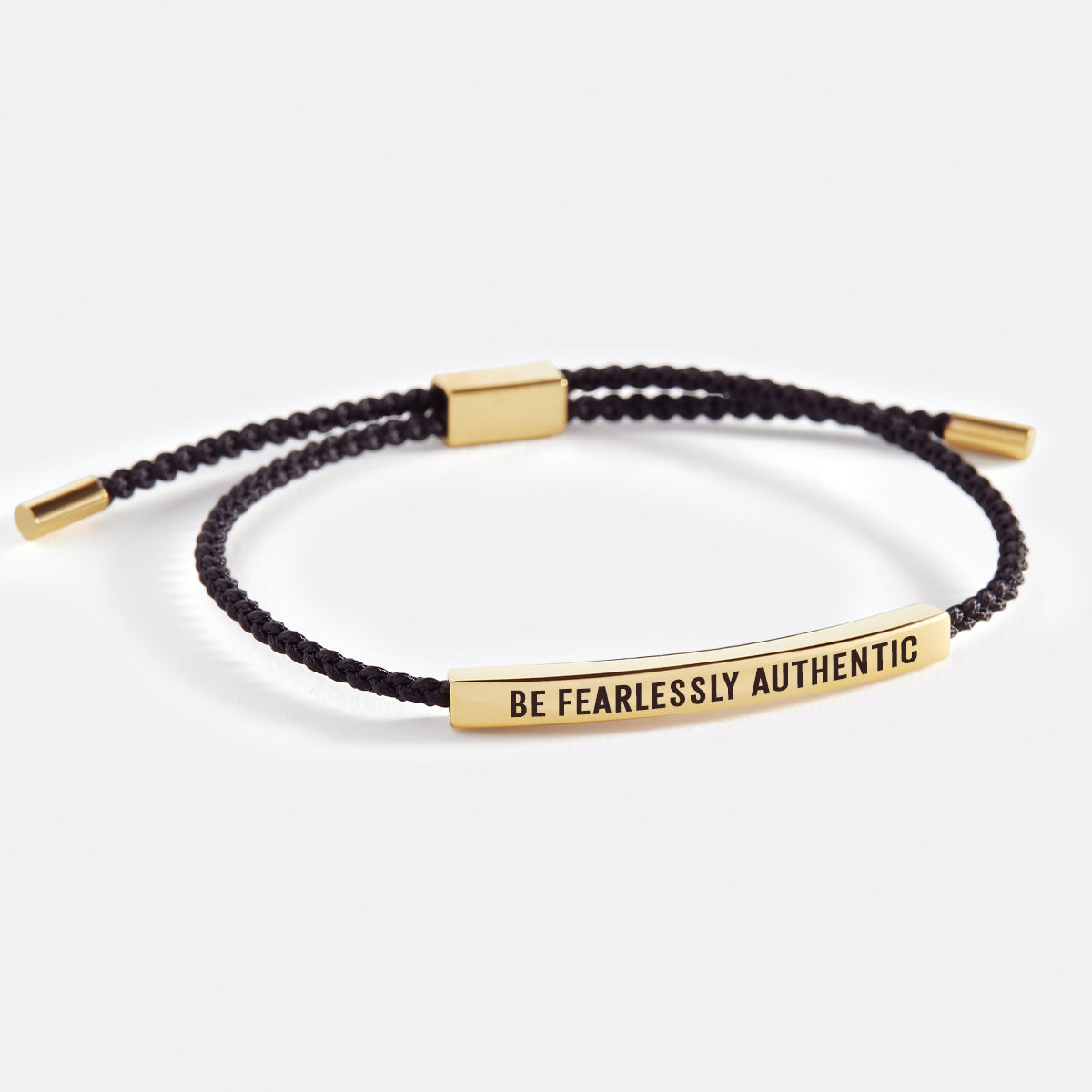 Sei furchtlos authentisch. Inspirierendes Armband.