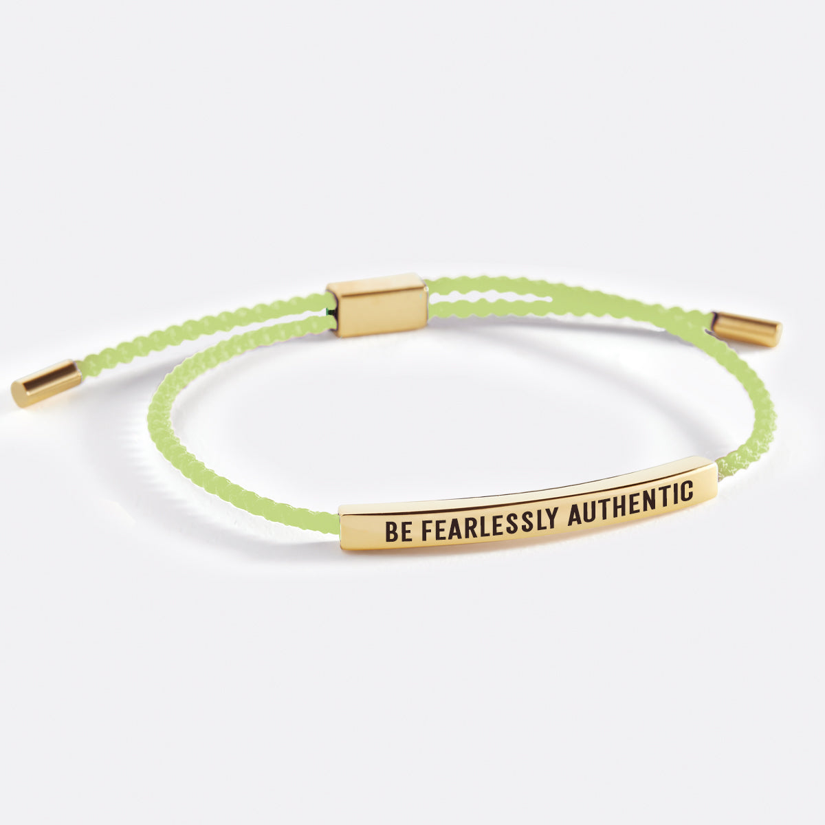 Sei furchtlos authentisch. Inspirierendes Armband.