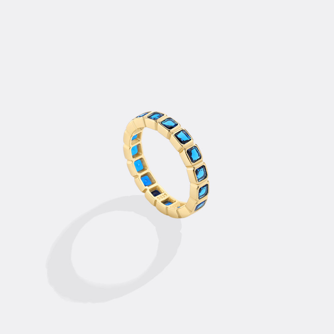 Smaragdgeschliffener Geburtsstein-Eternity-Ring