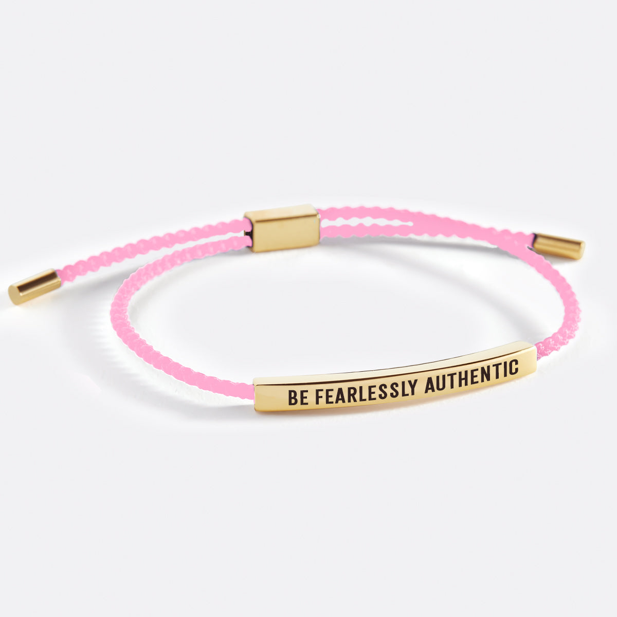 Sei furchtlos authentisch. Inspirierendes Armband.