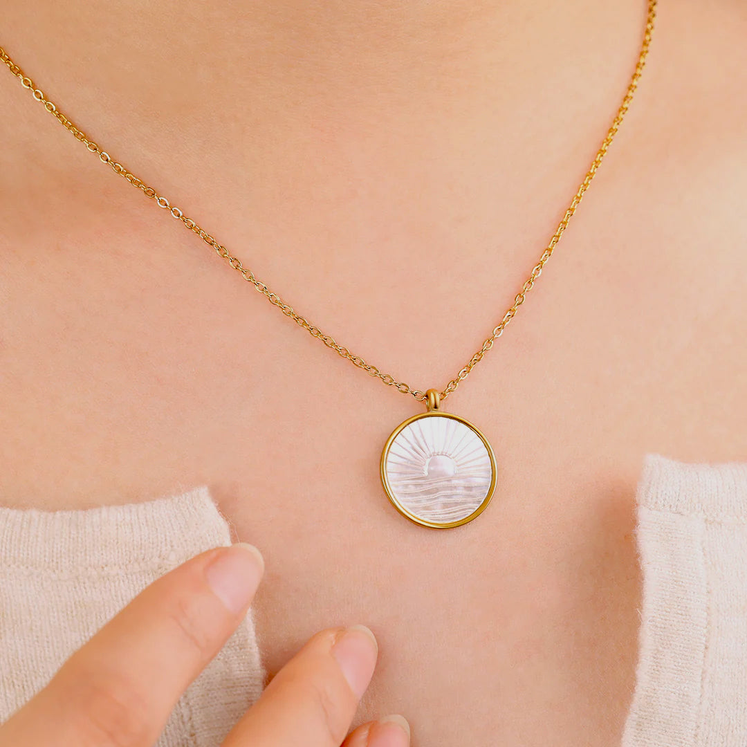 Collana con pendente Alba di Madreperla