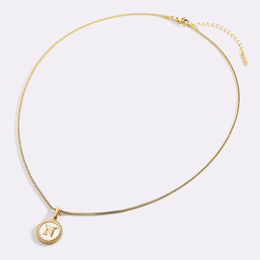 Collana con Lettera a Disco in Madreperla con Catena Box