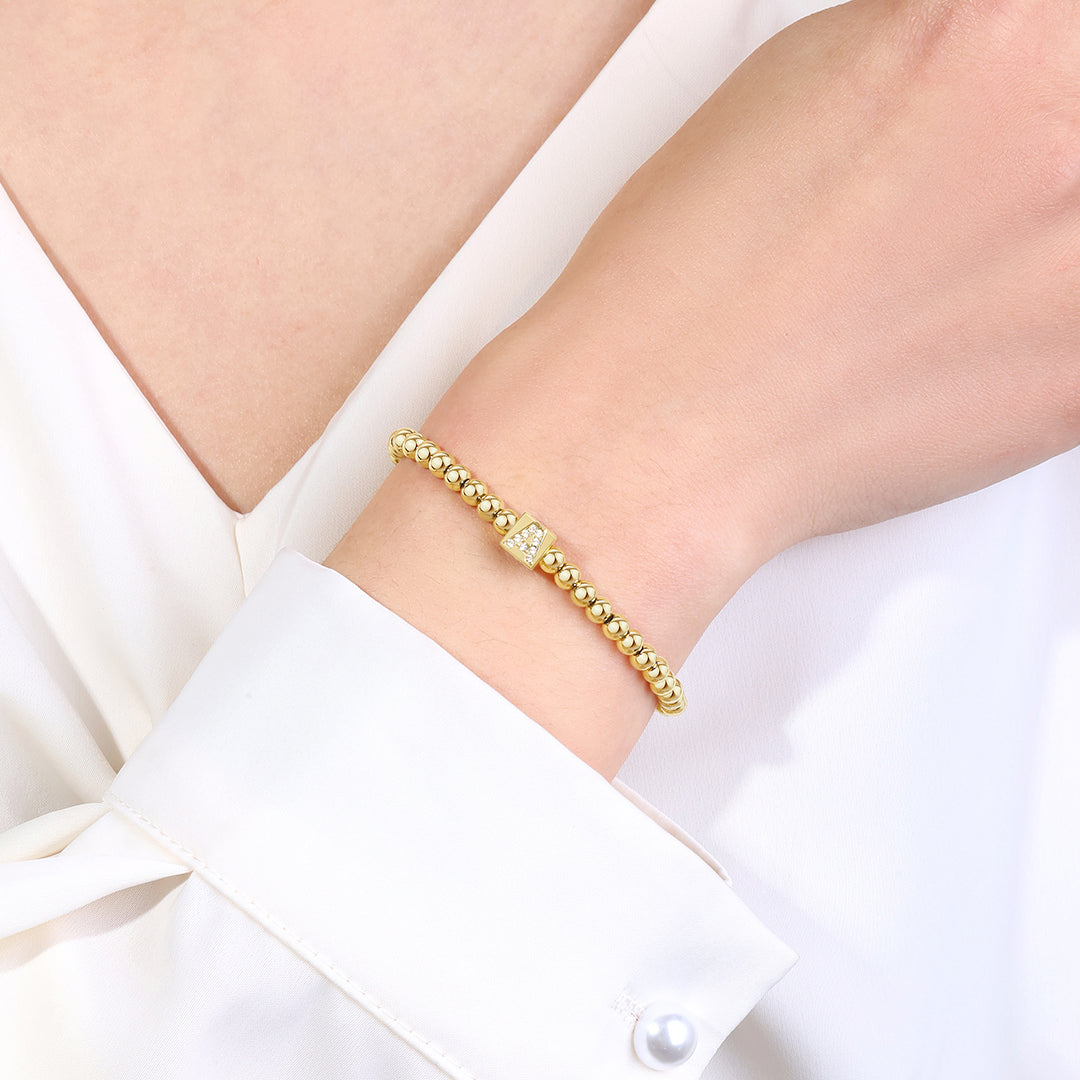 Bracciale con iniziale a blocchi e perline dorate