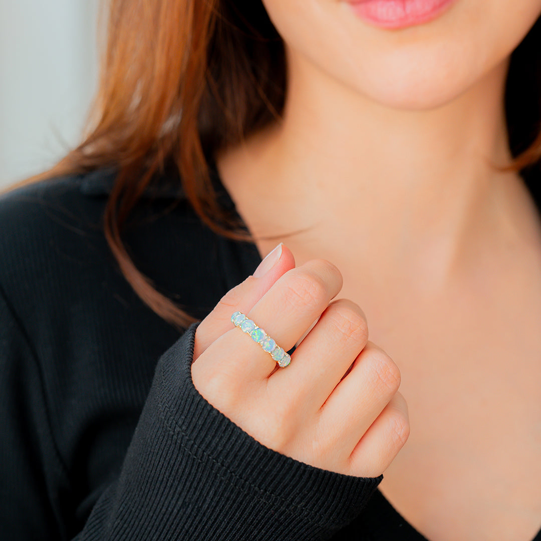 Blauer Opal Ewigkeitsring