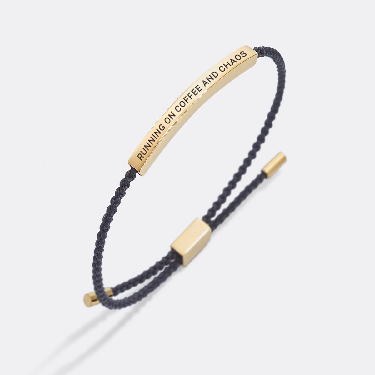 Inspiriere-Armband "Läuft auf Kaffee und Chaos"