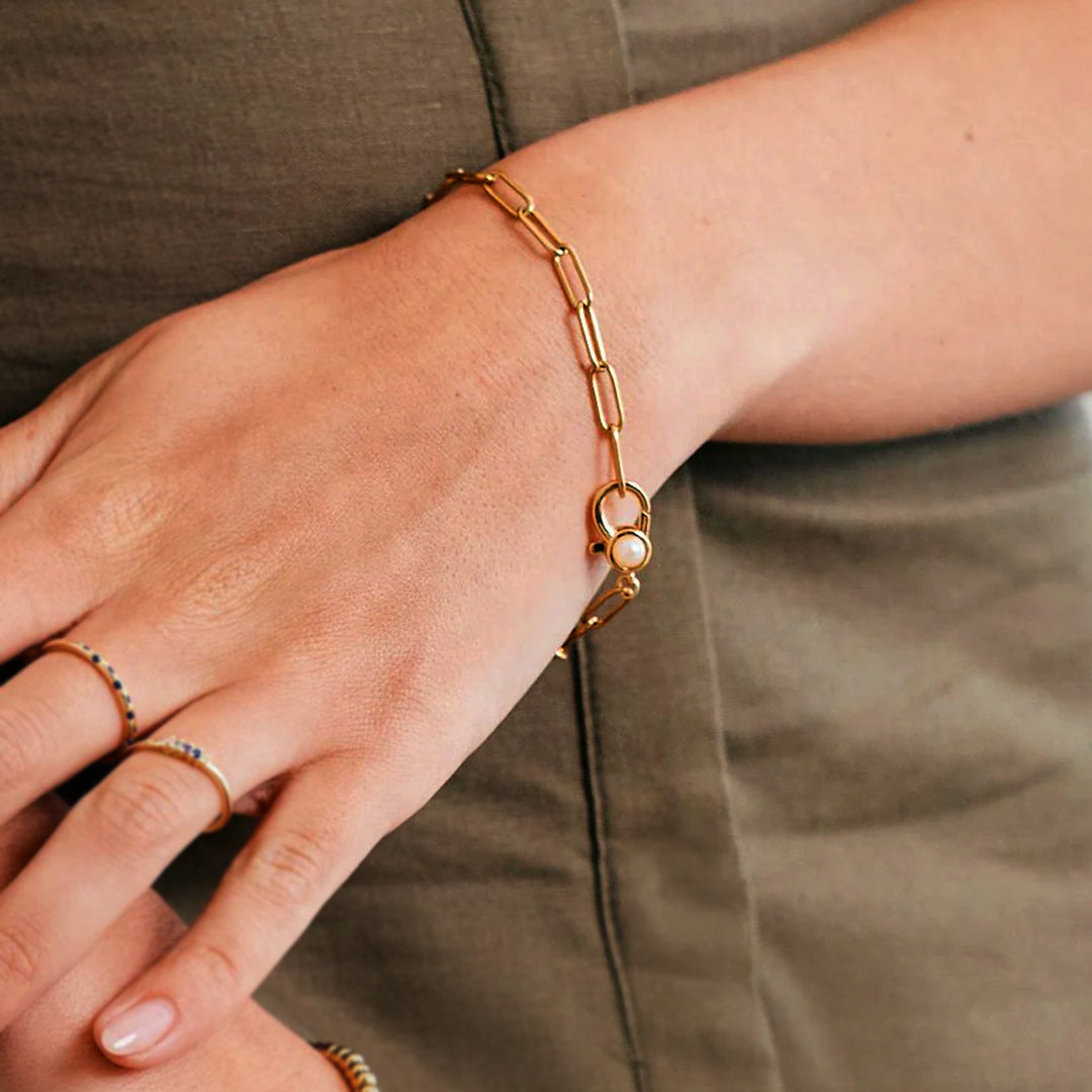 Bracciale paperclip con accento di perla