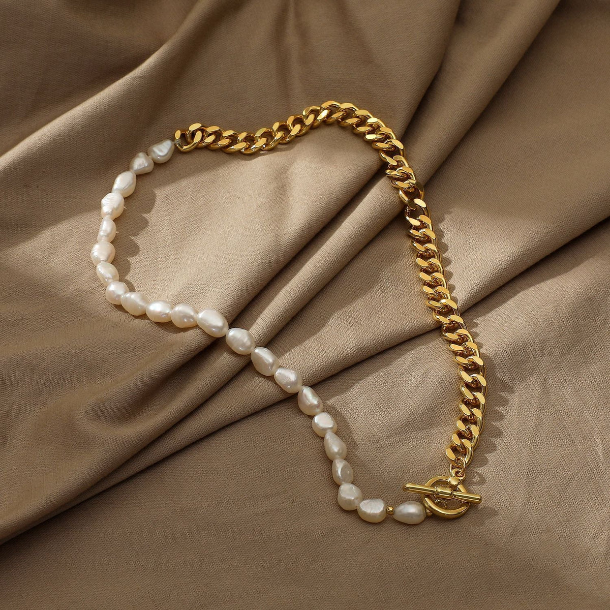 Perlenkette mit teils Kette