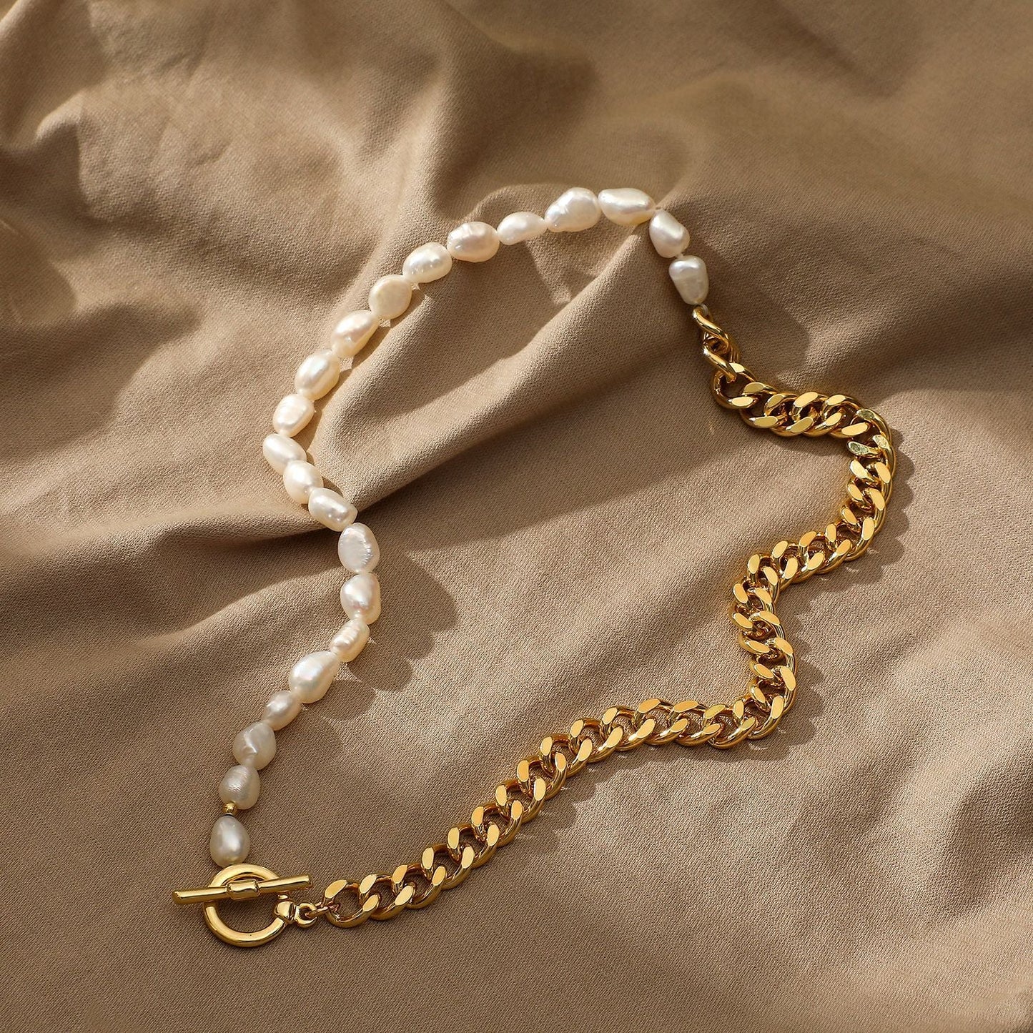 Perlenkette mit teils Kette