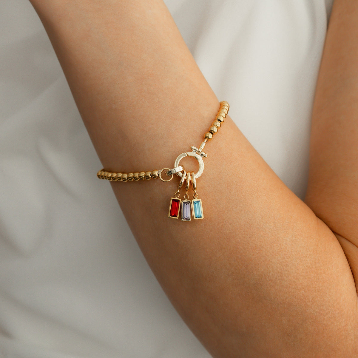 Minzfarbenes Perlen-Geburtsstein-Charm-Armband