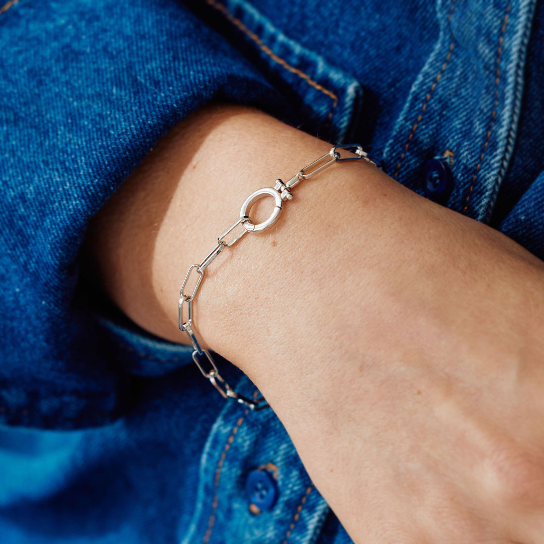 Armband mit mintfarbener Büroklammer